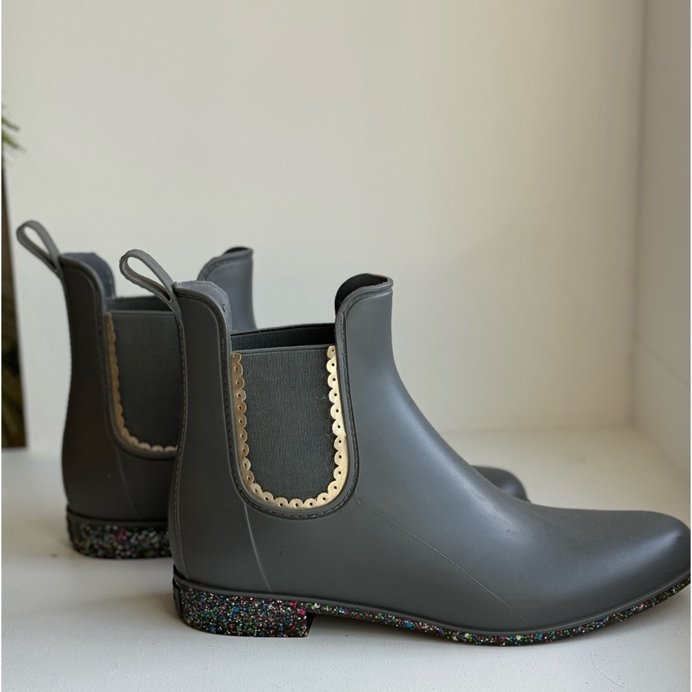 Jack Rogers gray rain boots size 9.5
